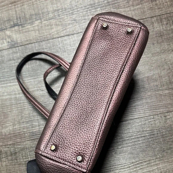 Coach Stanton Carryall 26 in metallic pebbled leather. - Picture 3 of 15